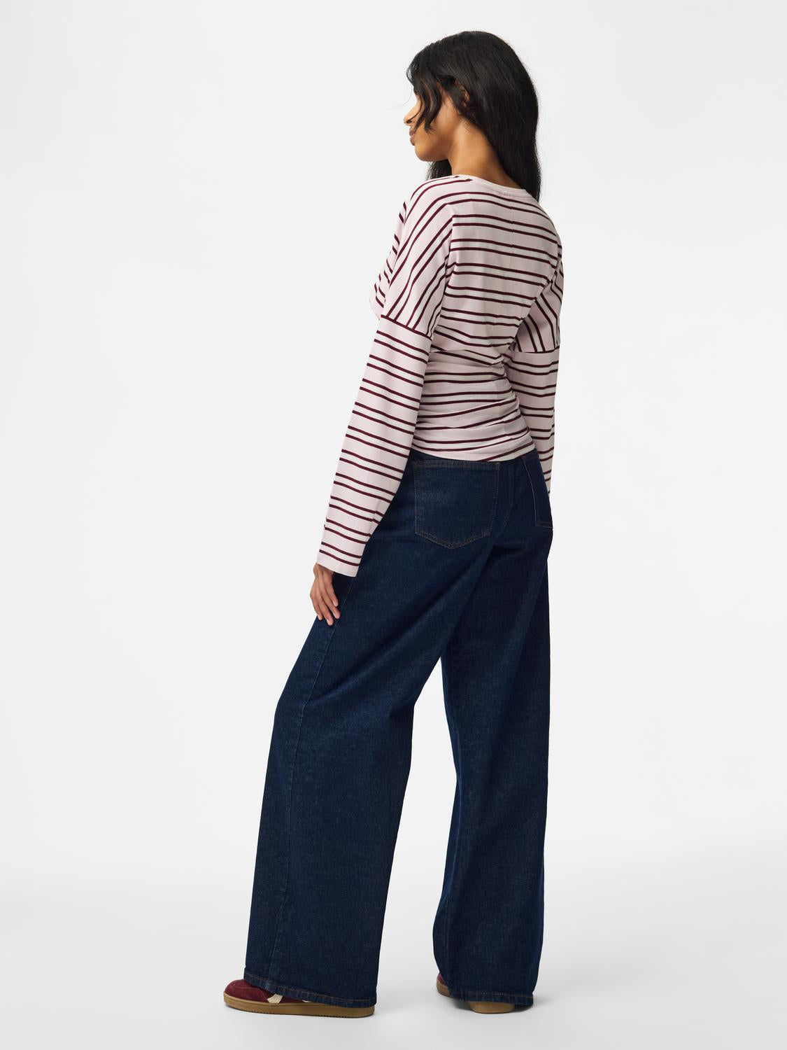 model_shot-back